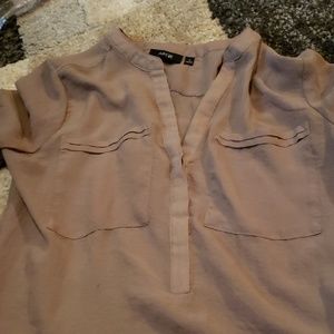 Lightweight 3/4 sleeve shirt.